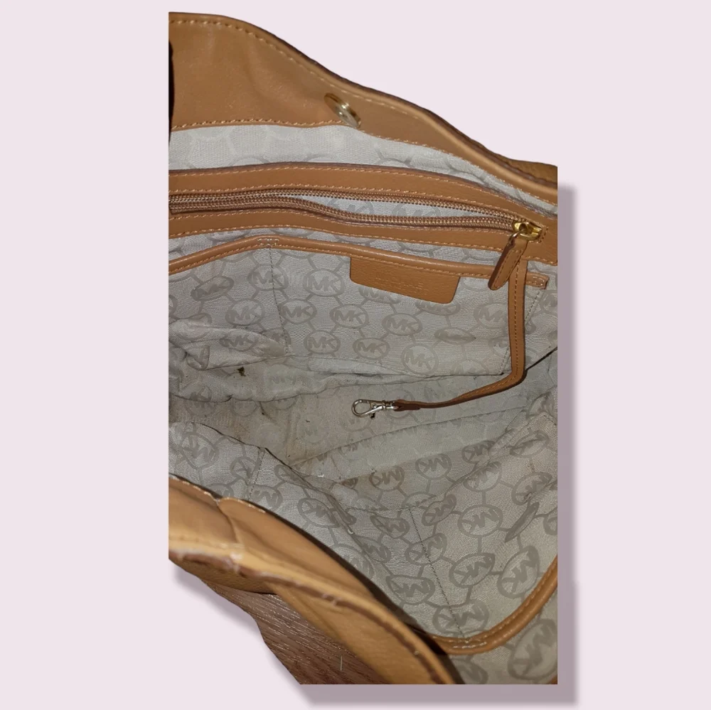 Michael Kors Fulton Large Pebbled Leather Slouchy Shoulder Bag and Wallet - Picture 10 of 10